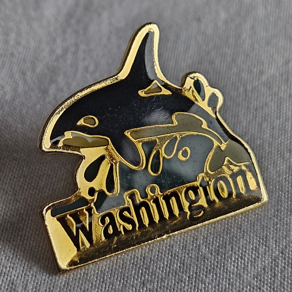 Orca Washington State Breaching Enamel Pin Pinback Hat Lapel Vtg Collectible